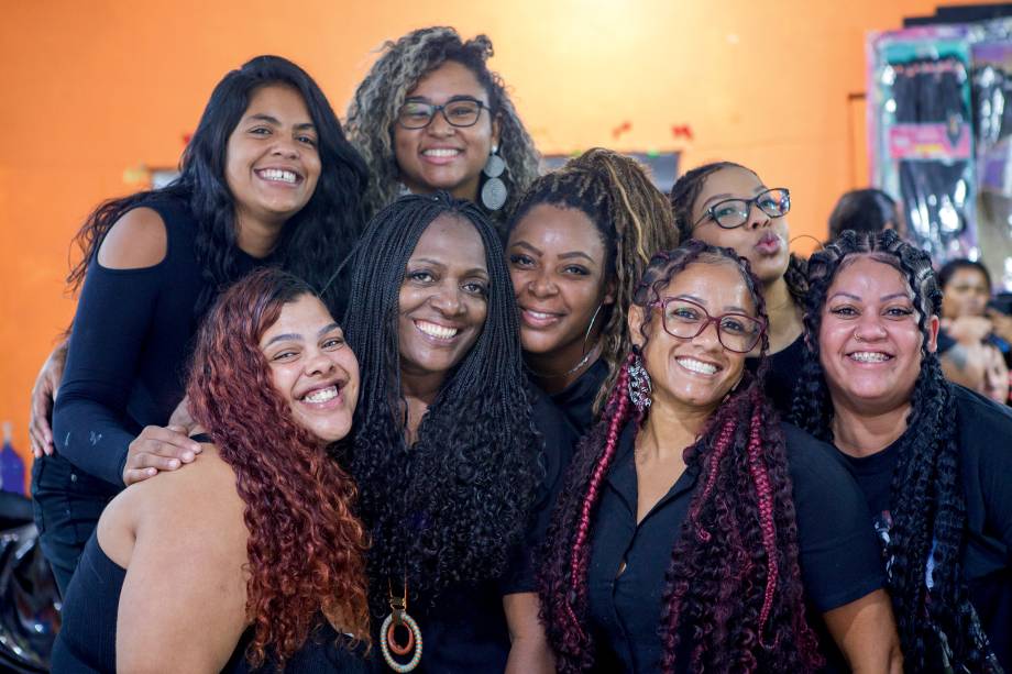 A equipe do Salão Zelma Tranças, em Osasco